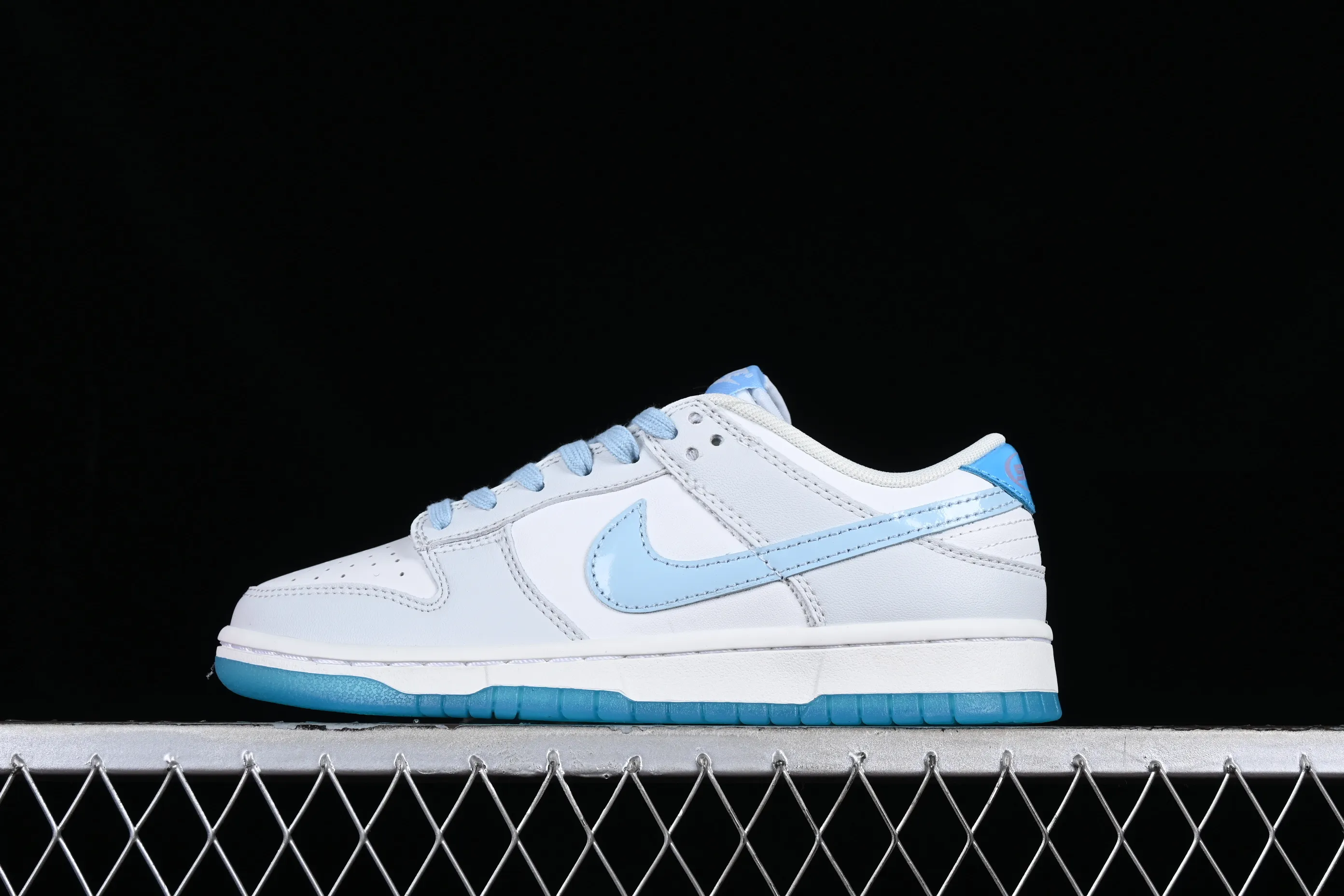All categories Nk SB Dunk series Nk SB Dunk Low low-top sneakers F version Nk SB Dunk Low "520" Valentine's Day limited SB low-top sports and leisure sneakers FN3433-141
